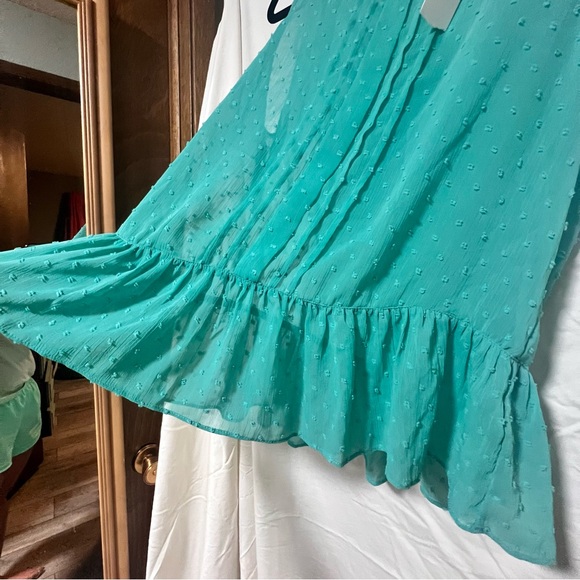 NWT Elle Green Ruffled Peplum Tank Top Zipper Back Flowy Sheer Feminine Vacation - Picture 2 of 5